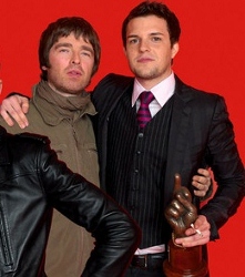 B. Flowers su Noel Gallagher - per "NME" apdovanojimus. [NME nuotr.]